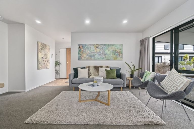 Photo of property in 15 Preston Avenue, Henderson, Auckland, 0610