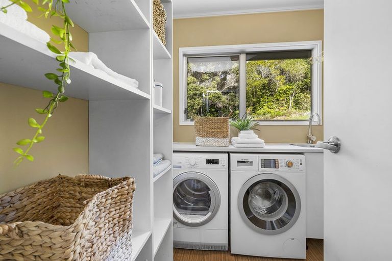 Photo of property in 100 Larsen Crescent, Tawa, Wellington, 5028