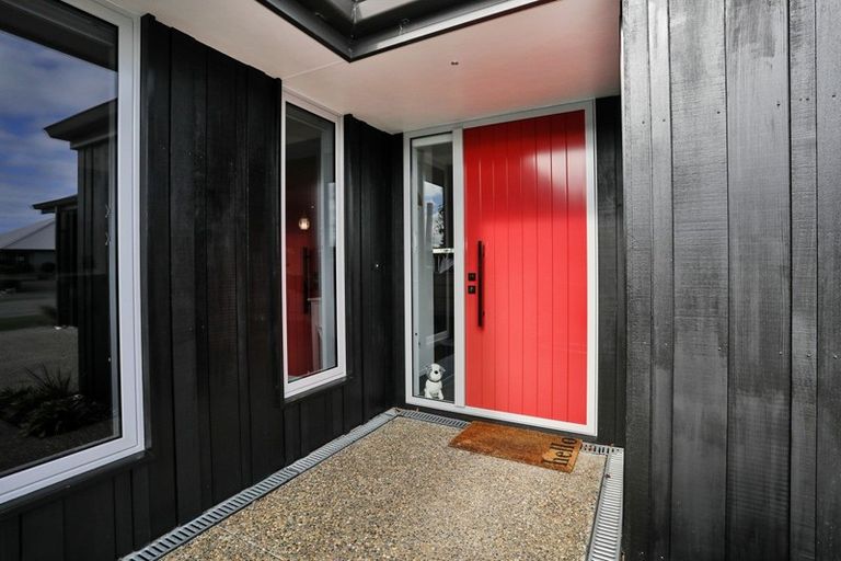 Photo of property in 28 Northside Drive, Waikiwi, Invercargill, 9810