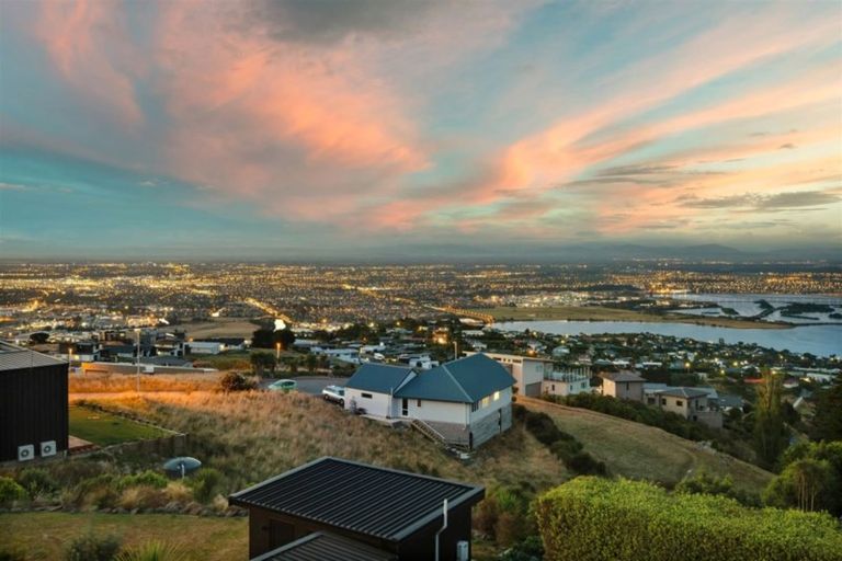 Photo of property in 1 Signal Hill Road, Mount Pleasant, Christchurch, 8081