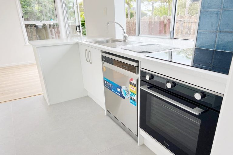 Photo of property in 129 Sunnynook Road, Forrest Hill, Auckland, 0620