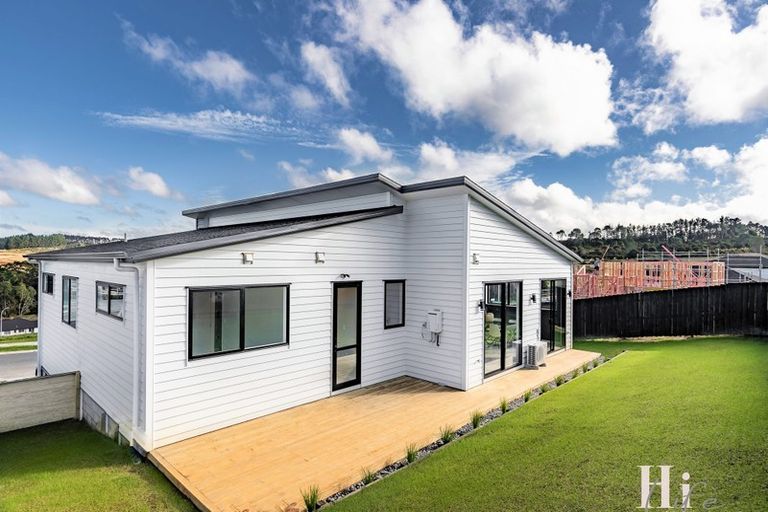 Photo of property in 8 Celestial Crescent, Orewa, 0931