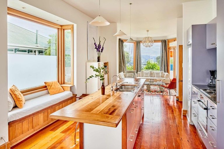 Photo of property in 33 Harland Street, Brooklyn, Wellington, 6021