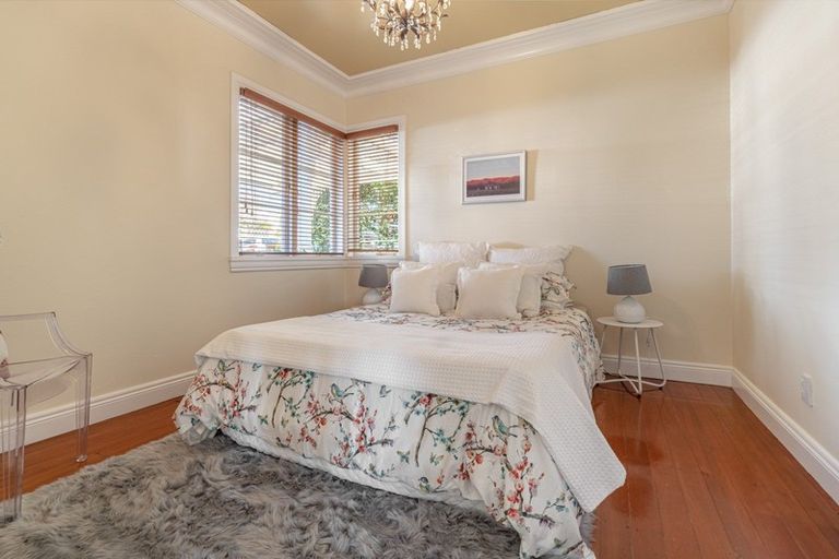 Photo of property in 24 Palmer Crescent, Mission Bay, Auckland, 1071