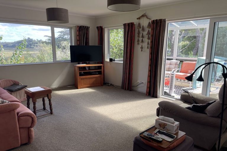 Photo of property in 24 Poplar Road, Stanmore Bay, Whangaparaoa, 0932