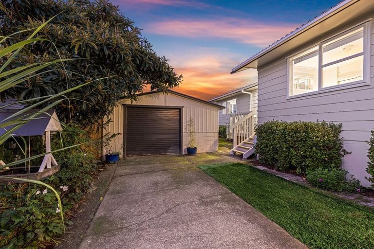 Photo of property in 14a Taioma Crescent, Te Atatu Peninsula, Auckland, 0610