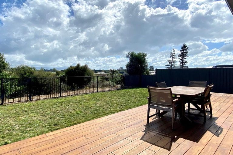 Photo of property in 3 Carriage Close, Omokoroa, 3114
