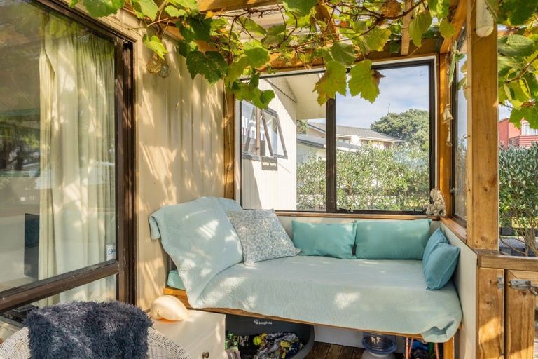 Photo of property in 15 Colenso Place, Otaki Beach, Otaki, 5512