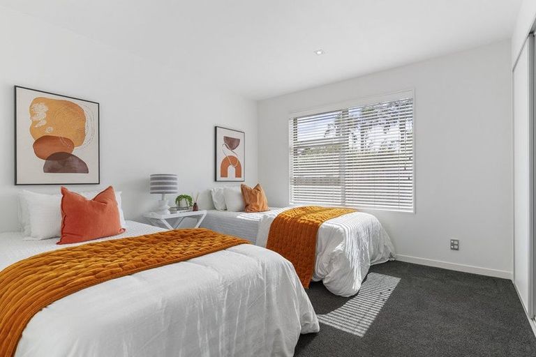 Photo of property in 38 Takutai Avenue, Bucklands Beach, Auckland, 2012