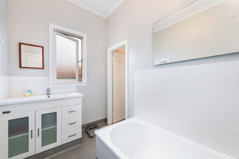 Photo of property in 39 Titirangi Road, New Lynn, Auckland, 0600