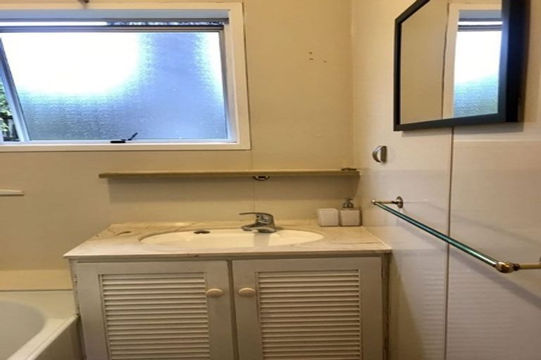 Photo of property in 1/95c Captain Scott Road, Glen Eden, Auckland, 0602