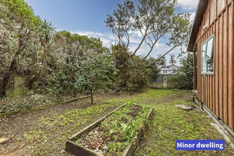 Photo of property in 63 Red Beach Road, Red Beach, 0932