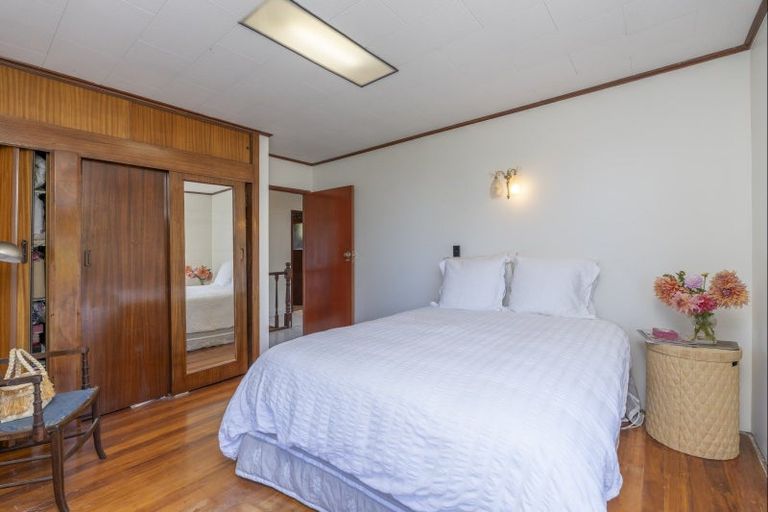 Photo of property in 15 Opou Road, Titirangi, Auckland, 0604