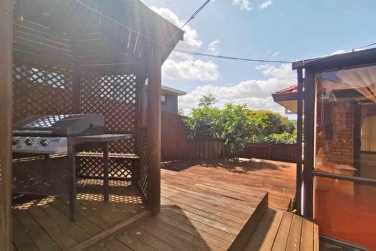 Photo of property in 1/88 Mirrabooka Avenue, Botany Downs, Auckland, 2010