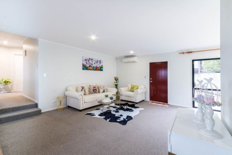 Photo of property in 2/1 Heathglen Place, Bayview, Auckland, 0629