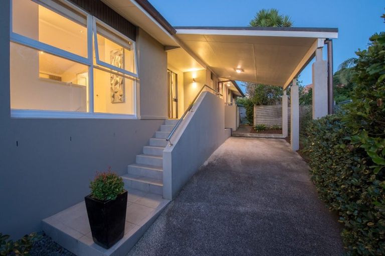 Photo of property in 7 Christensen Place, Forrest Hill, Auckland, 0620