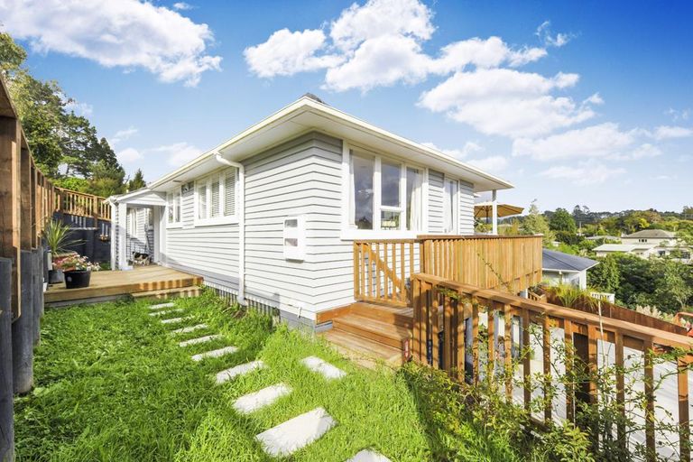 Photo of property in 18 Awarangi Rise, Oratia, Auckland, 0604