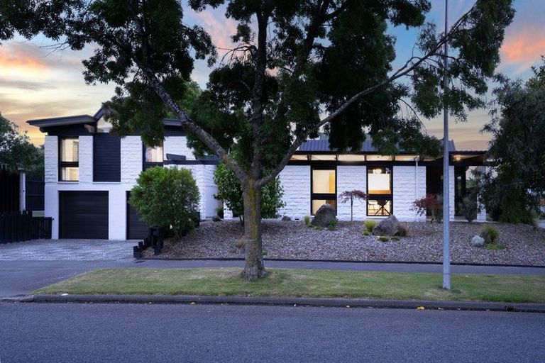 Photo of property in 20 Strathean Avenue, Avonhead, Christchurch, 8042