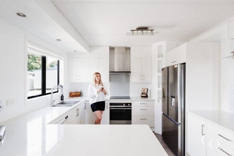 Photo of property in 22 Queen Road, Bellevue, Tauranga, 3110