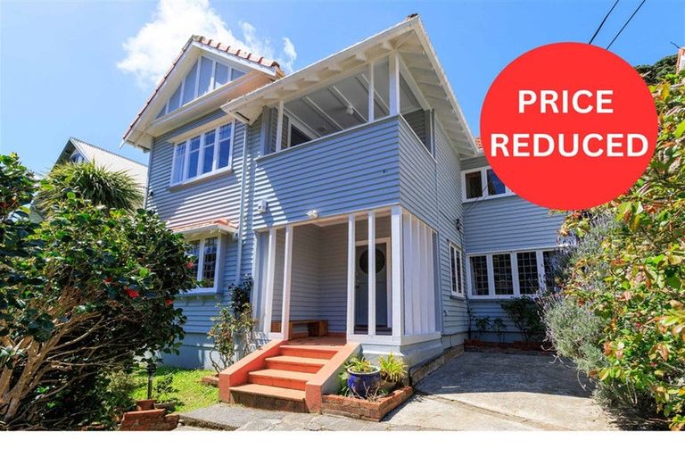 Photo of property in 11 Glen Road, Kelburn, Wellington, 6012