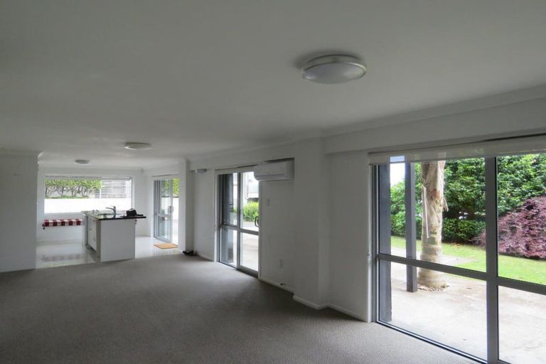 Photo of property in 129 Pendarves Street, New Plymouth, 4312