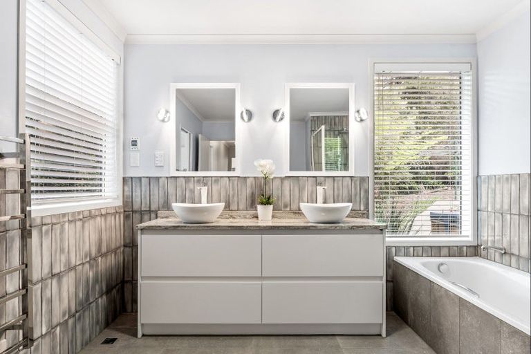 Photo of property in 14 Creek Street, Sandspit, Warkworth, 0982