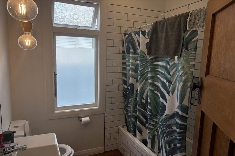 Photo of property in 111 Duchess Crescent, Mayfair, Hastings, 4122