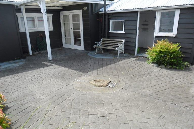 Photo of property in 2 Chaucer Road, Hospital Hill, Napier, 4110