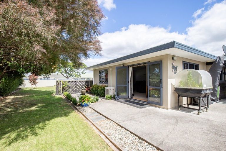 Photo of property in 1 Harris Place, Ngatea, 3503