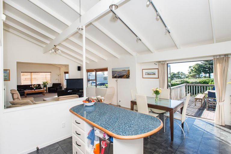 Photo of property in 58 Moana Road, Okitu, Gisborne, 4010