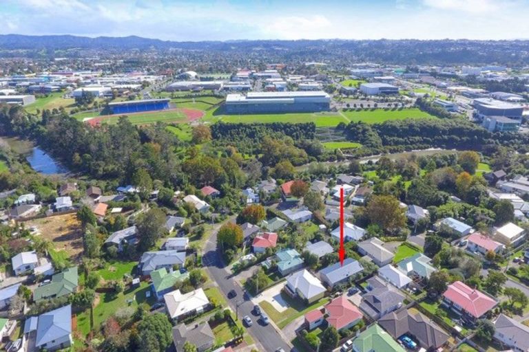 Photo of property in 29a Sylvan Crescent, Te Atatu South, Auckland, 0610