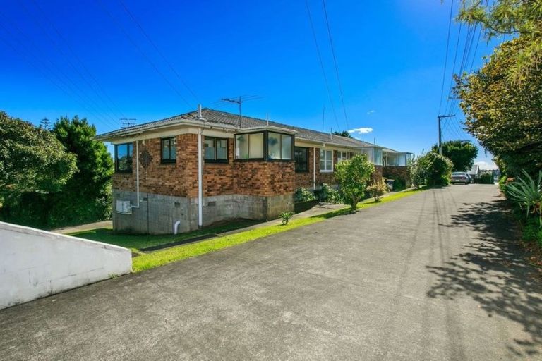 Photo of property in 2/31 Beatrice Avenue, Hillcrest, Auckland, 0627