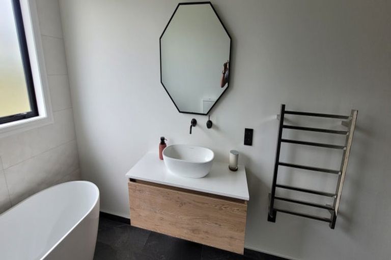 Photo of property in 7 Ribbonwood Lane, Kinloch, Taupo, 3377