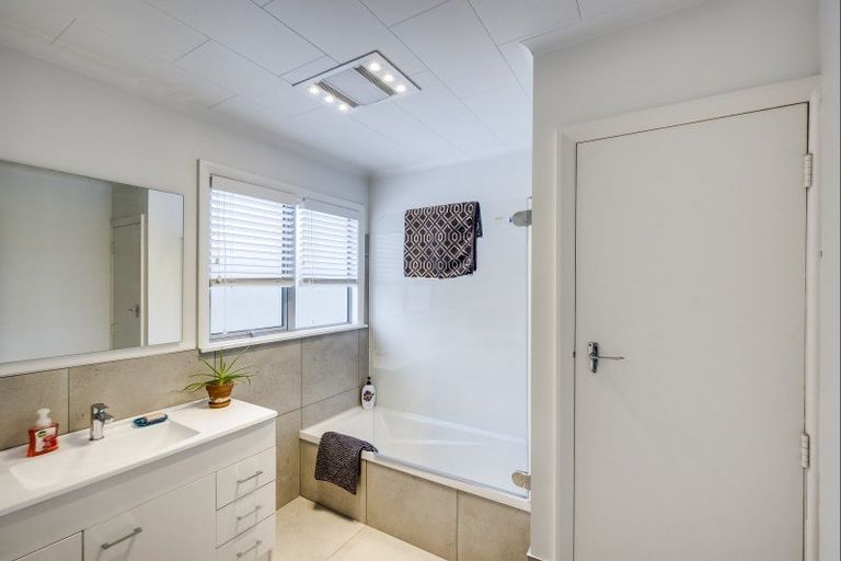 Photo of property in 9 Lowther Place, Taradale, Napier, 4112