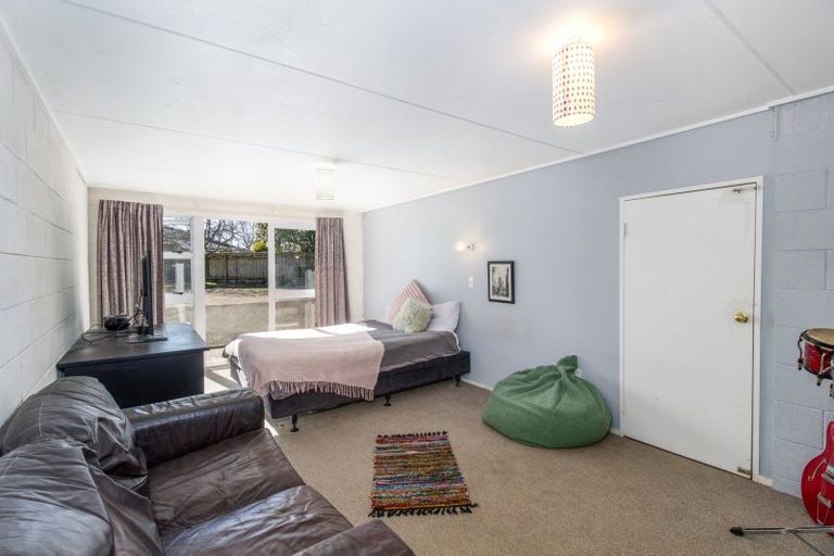 Photo of property in 2 Ashford Place, Havelock North, 4130