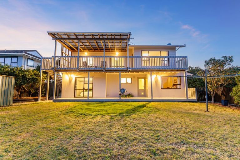 Photo of property in 28 Mercury Way, Whitby, Porirua, 5024