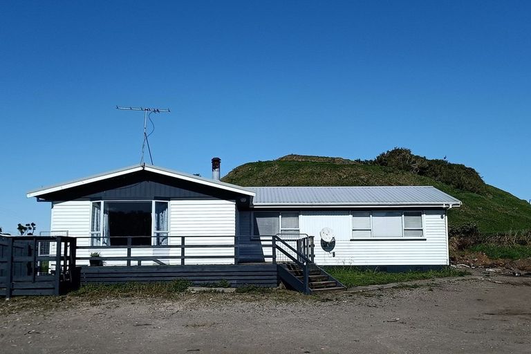 Photo of property in 6907 South Road, Warea, New Plymouth, 4381