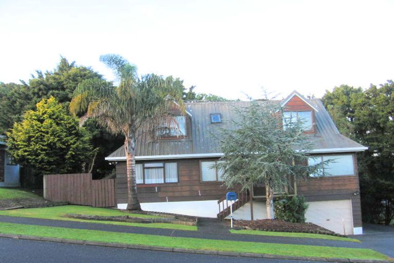 Photo of property in 1 Elsted Place, Goodwood Heights, Auckland, 2105
