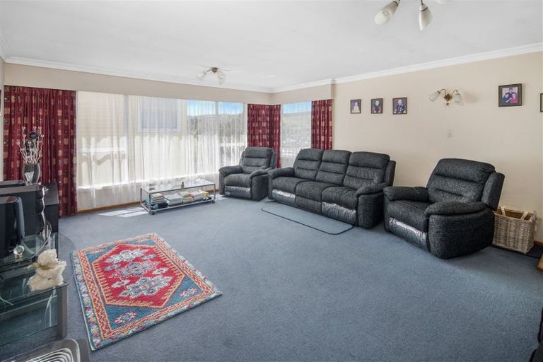 Photo of property in 52 Saint Johns Terrace, Tawa, Wellington, 5028