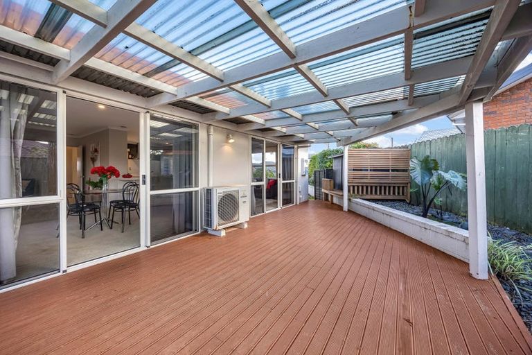 Photo of property in 13 Bridgehead Cove, West Harbour, Auckland, 0618