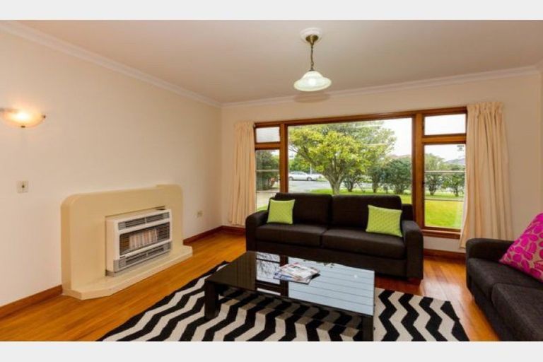 Photo of property in 17 Puriri Terrace, Roslyn, Palmerston North, 4414