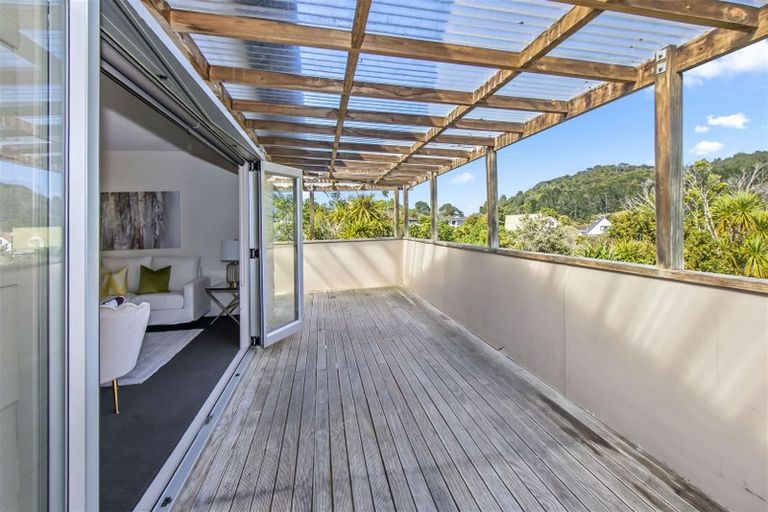 Photo of property in 118 Lynn Road, Bayview, Auckland, 0629