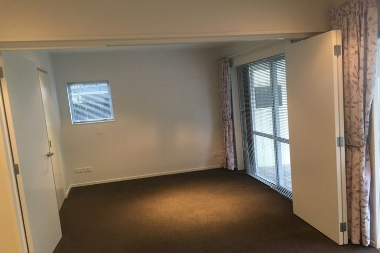 Photo of property in 1a/71 Spencer Road, Oteha, Auckland, 0632