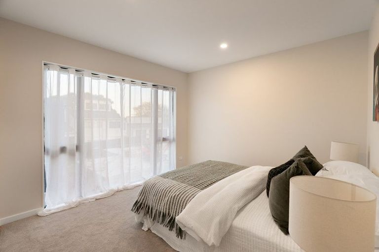 Photo of property in 2 Knights Close, Rothesay Bay, Auckland, 0630