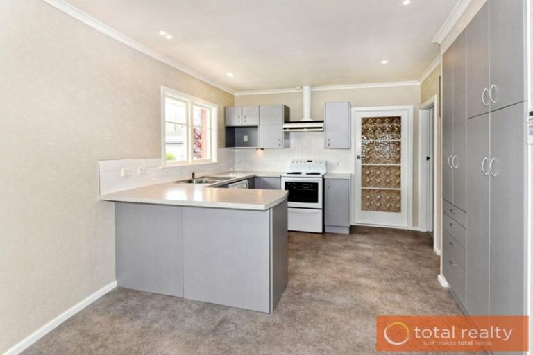 Photo of property in 6 Kinnaird Place, Hillmorton, Christchurch, 8025