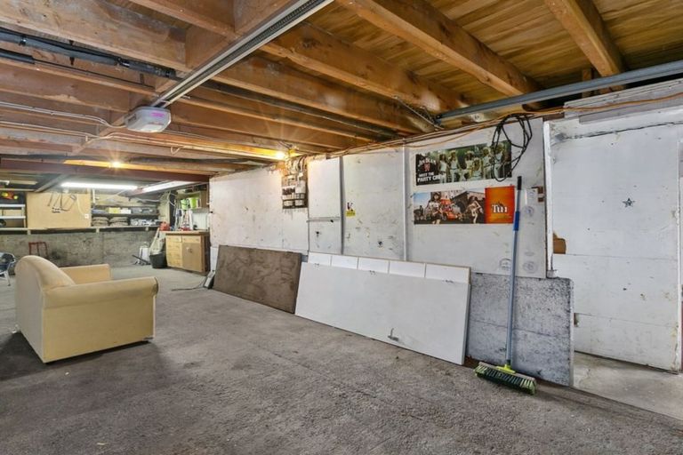 Photo of property in 35 Elwyn Crescent, Green Island, Dunedin, 9018