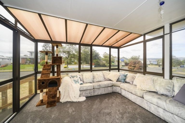 Photo of property in 10 Wairau Place, Kelvin Grove, Palmerston North, 4414