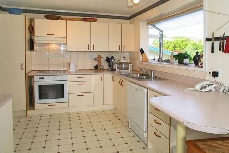 Photo of property in 6 The Sounding, Whitby, Porirua, 5024