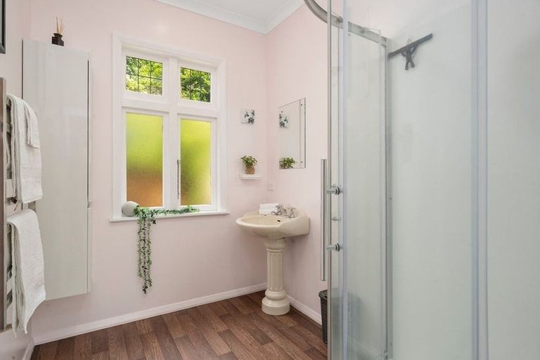 Photo of property in 4 Hillside Drive, Maoribank, Upper Hutt, 5018