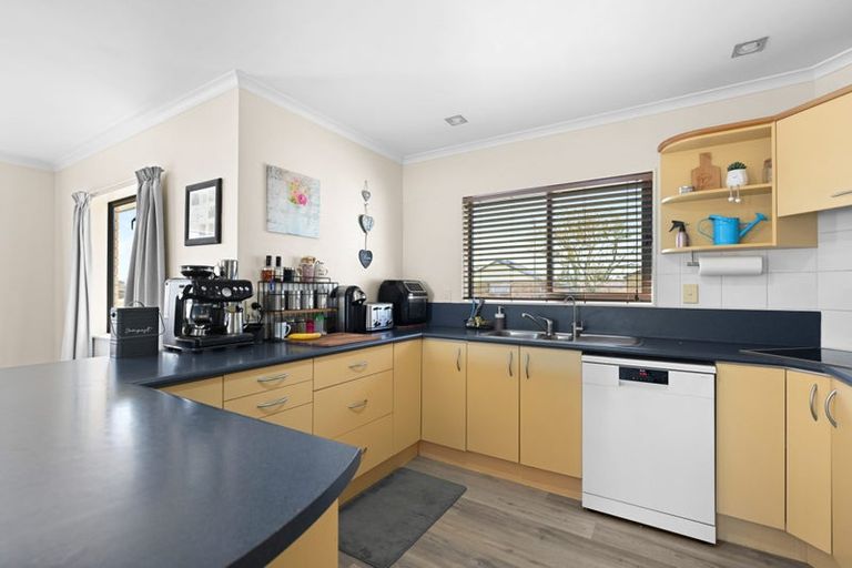 Photo of property in 28 Diomede Glade, Flagstaff, Hamilton, 3210